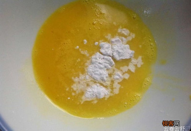 蒸鸡蛋糕可以放油菜吗 蒸鸡蛋糕能放油吗