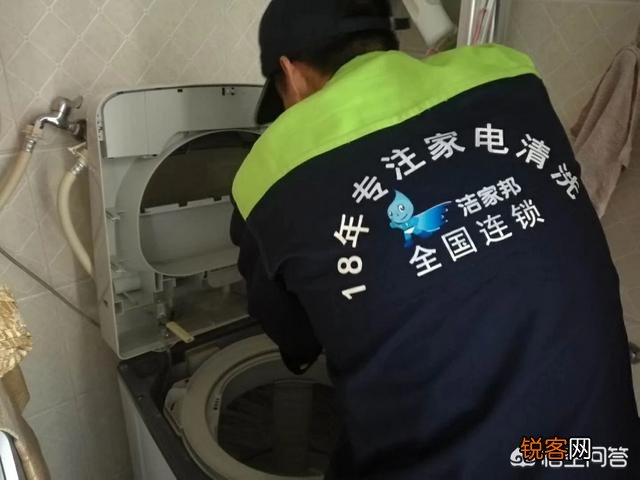 自己家刚刚分了两套房,积蓄有五万,不想上班,做什么小生意好？