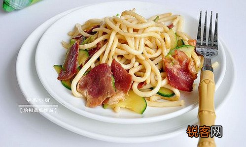 家常黄瓜培根炒面