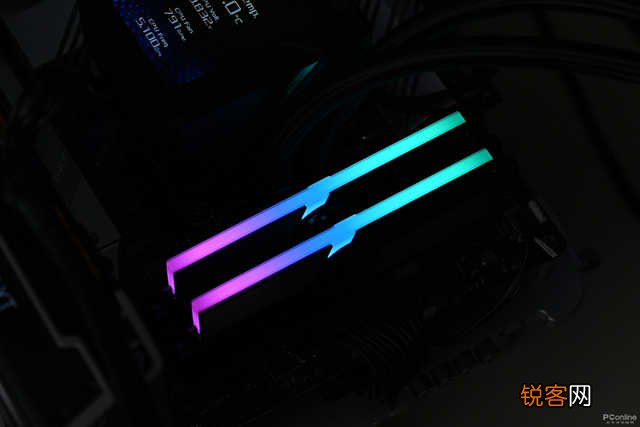 电脑内存条怎么取下来 惠普V10 DDR4-3600 RGB内存评测