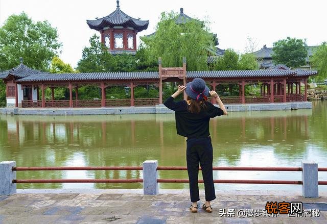 不经人情冷暖,何知世态炎凉？