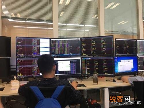 平板或者笔记本炒股哪个好？还有推荐一下哪个牌子好？