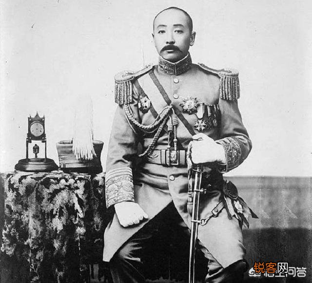 1924年的中学教师每月二十大洋相当于现在多少钱？