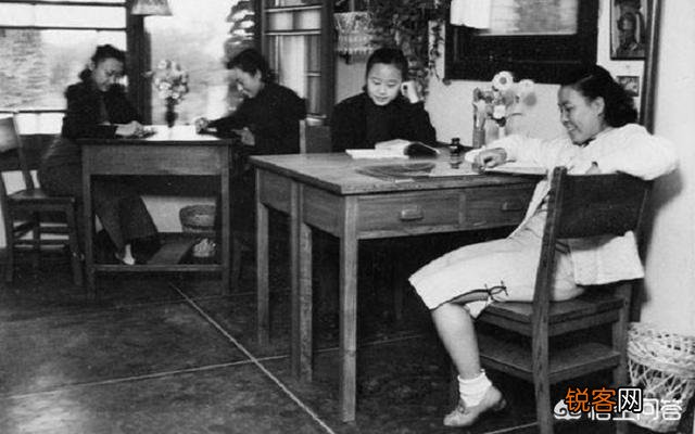 1924年的中学教师每月二十大洋相当于现在多少钱？