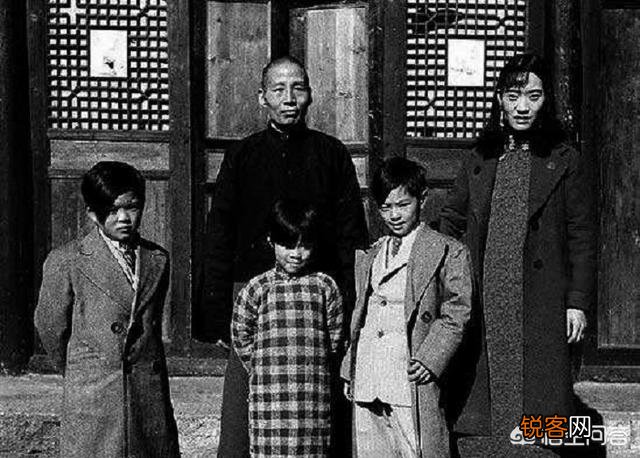 1924年的中学教师每月二十大洋相当于现在多少钱？