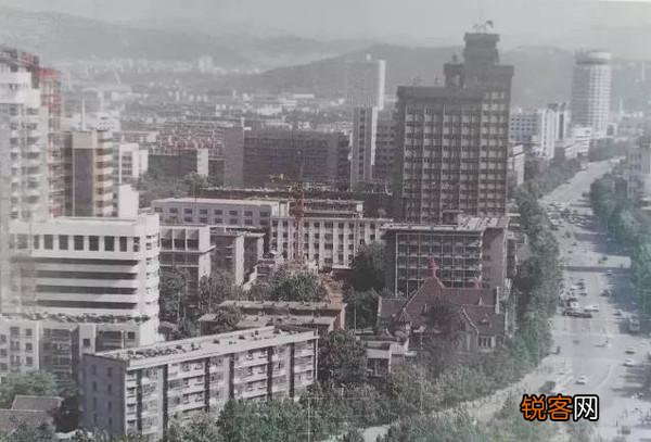 三十年前的10元钱相当于现在的多少钱？