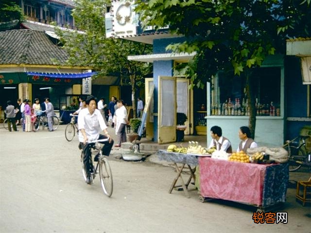 三十年前的10元钱相当于现在的多少钱？