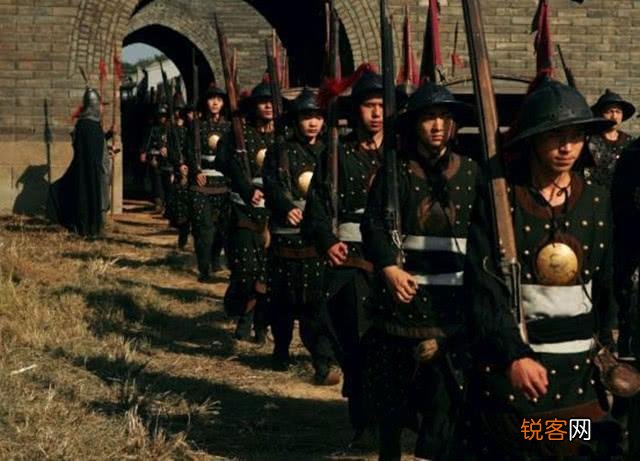 朱元璋不用百姓一粒粟就能养兵百万,为何崇祯却无钱发军饷？你怎么看？