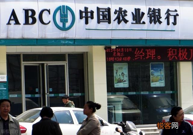 5万元入股市,买农行股,靠分红,一年大概能赚多少钱？