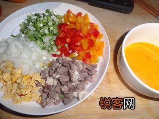 彩椒牛肉炒饭的做法