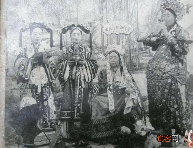 到底是李鸿章挪用了北洋水师的经费还是慈禧太后？