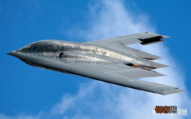 美国一年军费高达7000亿,拥有4万架战机 ,为何一直都拖不垮？