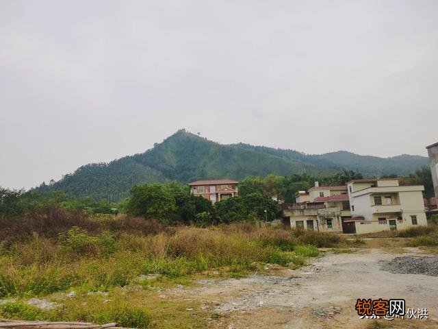 手里有三万多闲钱,想把它投入到基金,请问怎么玩一天有三四百盈亏？