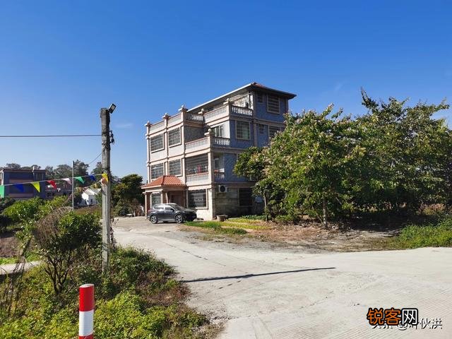 手里有三万多闲钱,想把它投入到基金,请问怎么玩一天有三四百盈亏？