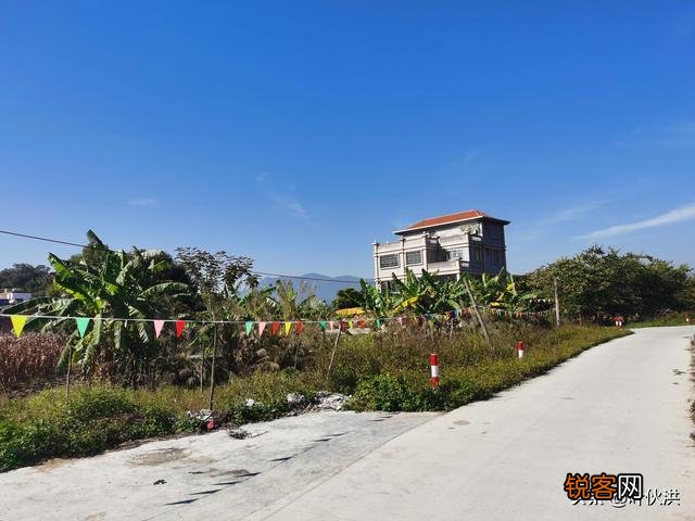 手里有三万多闲钱,想把它投入到基金,请问怎么玩一天有三四百盈亏？