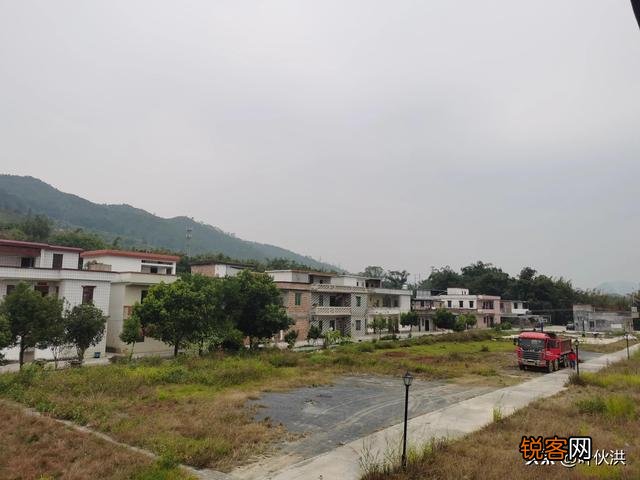 手里有三万多闲钱,想把它投入到基金,请问怎么玩一天有三四百盈亏？