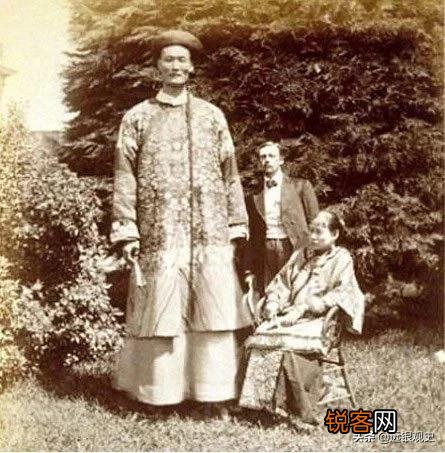 清朝第一“巨人”詹世钗,身高3.19米娶英国妻子,如今子女现状如何？