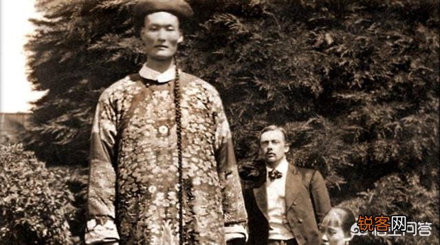 清朝第一“巨人”詹世钗,身高3.19米娶英国妻子,如今子女现状如何？
