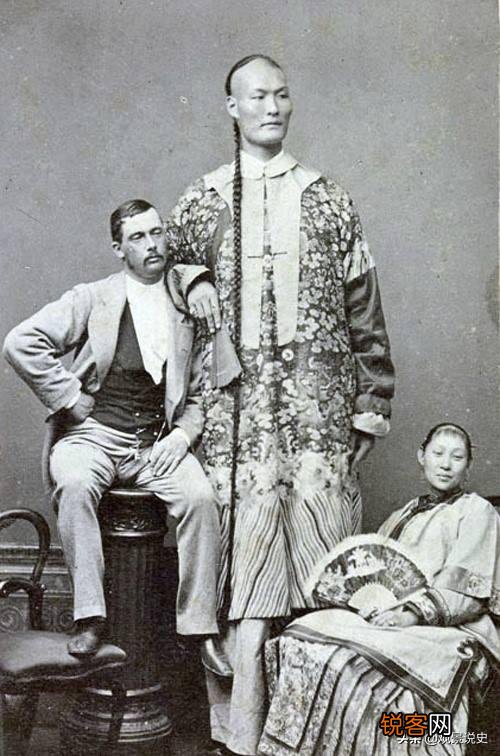 清朝第一“巨人”詹世钗,身高3.19米娶英国妻子,如今子女现状如何？