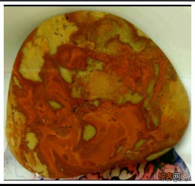 电影《疯狂的石头》,演员们围绕石头所展开的故事情节,你认为石头真有那么“疯狂”吗？