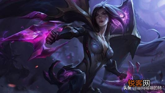 《英雄联盟》中,卡莎应该如何出装才能使伤害最大化？