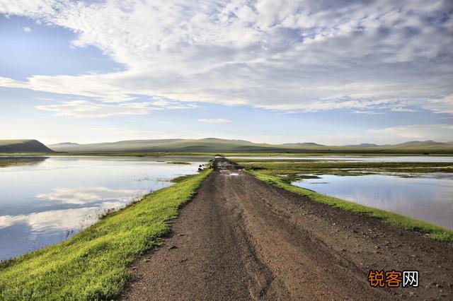 如何看待「70后」高龄夫妻自驾20万公里游遍全国？无子女陪伴是否存在安全与自由行之间的最优解？