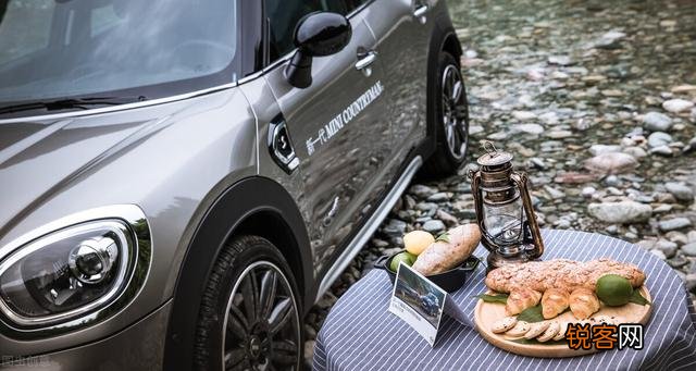 如何看待「70后」高龄夫妻自驾20万公里游遍全国？无子女陪伴是否存在安全与自由行之间的最优解？