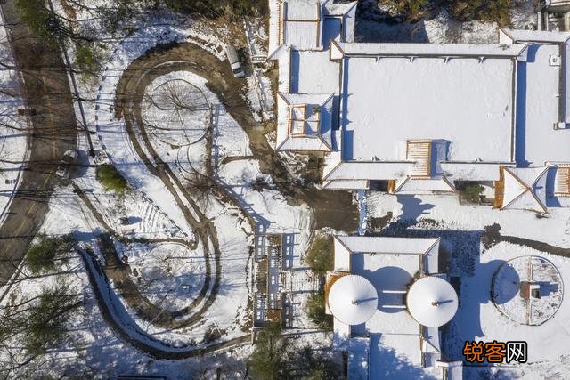 如何看待「70后」高龄夫妻自驾20万公里游遍全国？无子女陪伴是否存在安全与自由行之间的最优解？