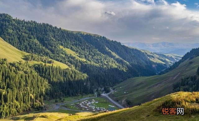 如何看待「70后」高龄夫妻自驾20万公里游遍全国？无子女陪伴是否存在安全与自由行之间的最优解？