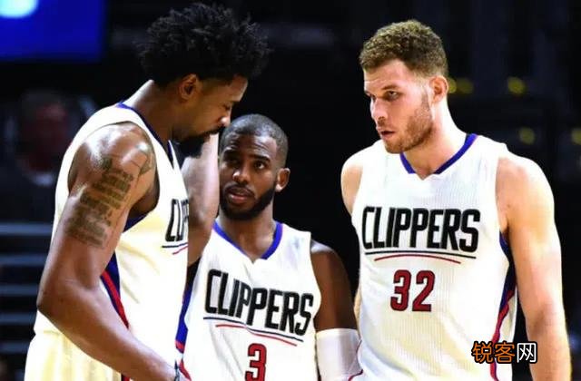 如果保罗去了湖人,詹姆斯,浓眉,保罗的湖人现在是怎样的成绩？