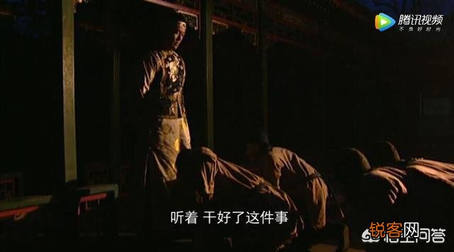 《雍正王朝》中,弘时死的时候为什么一边打自己耳光一边骂“阿其那”、“塞斯黑”？