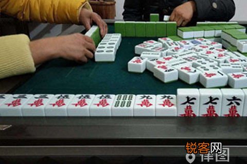 环境污染案件举证责任谁来承担？