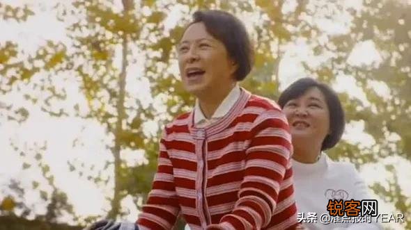 《李焕英》影史票房第二,何以铸就如此成绩？