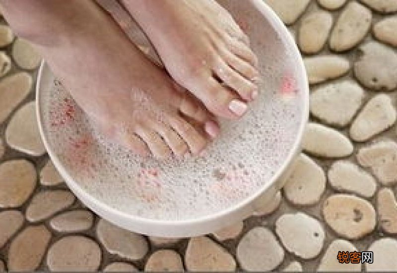 用醋泡脚能治脚气吗