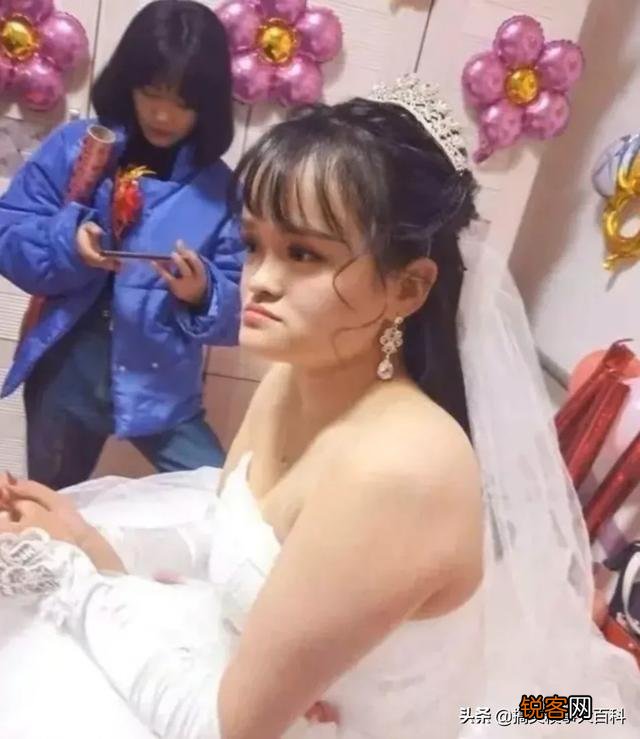 笑死人不犯法,我想用一个段子把我仇人笑死,请大家给我一些意见,表情包也行？