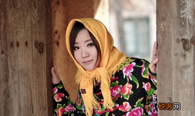有一句话是\'\'树怕三摇,女怕三撩\'\',其中的“三撩”是什么意思？