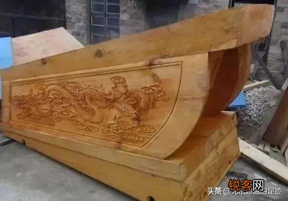 棺材是谁发明创造的？人去世了为什么要放在棺材里面？