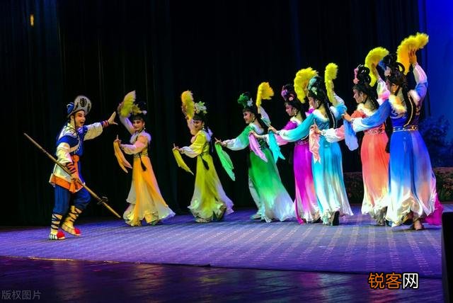 “外地人”这词总觉得充斥着歧视的味道,请问您是怎么理解？