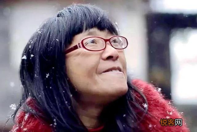 如何评价诗人余秀华？