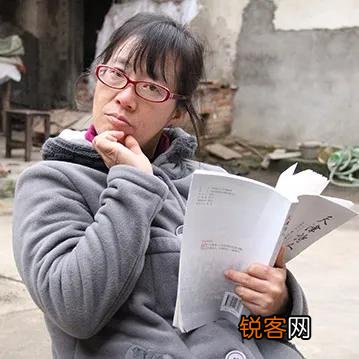 46岁女诗人余秀华与90后小伙杨槠策相恋,他们的爱情是真爱吗？