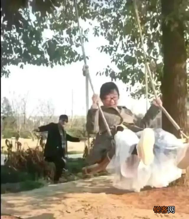 46岁女诗人余秀华与90后小伙杨槠策相恋,他们的爱情是真爱吗？