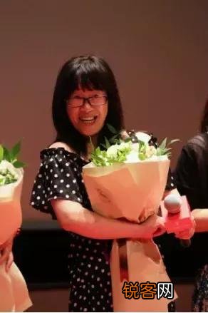 46岁女诗人余秀华与90后小伙杨槠策相恋,他们的爱情是真爱吗？