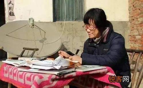 46岁女诗人余秀华与90后小伙杨槠策相恋,他们的爱情是真爱吗？