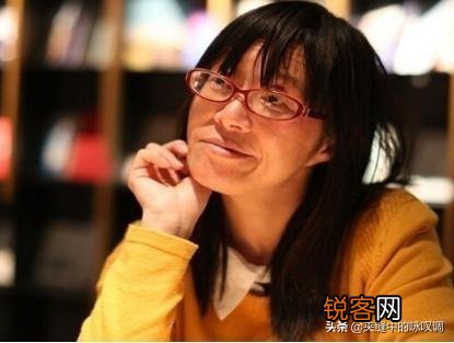 \＂梨花体诗人\＂赵丽华与“脑瘫诗人”余秀华谁对诗歌的意义更大？