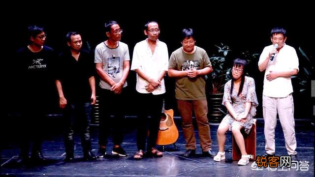 余秀华女士是一位文艺诗人吗？怎么样？