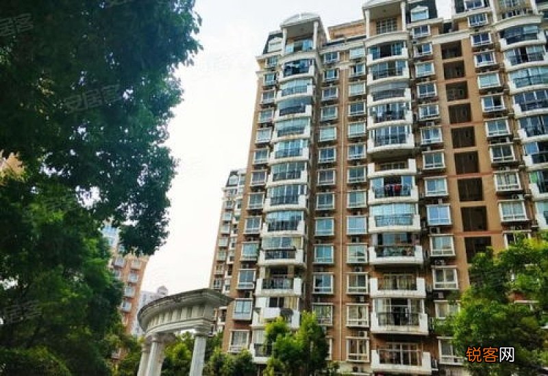 秦淮钟山峰景苑附近有医院吗