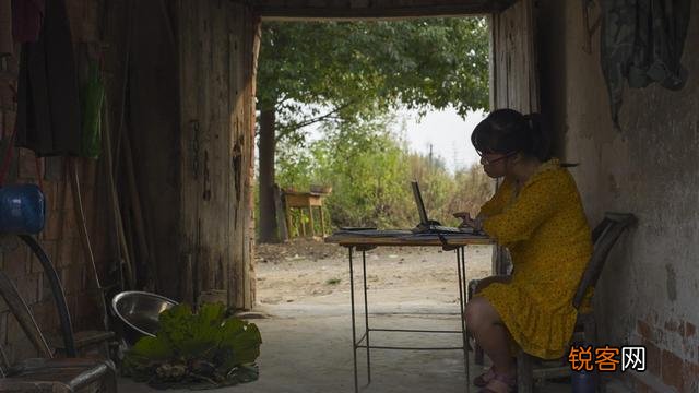 喜欢余秀华的诗吗？为什么？