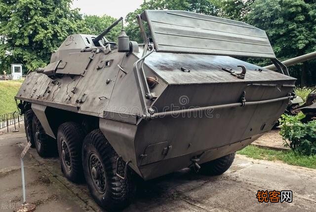 震惊！俄军出动装甲列车,难道乌克兰游击队开始拔铁轨了？