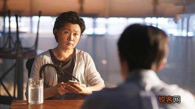 电影《半个喜剧》讲了一个怎样的故事？对此你有什么看法？