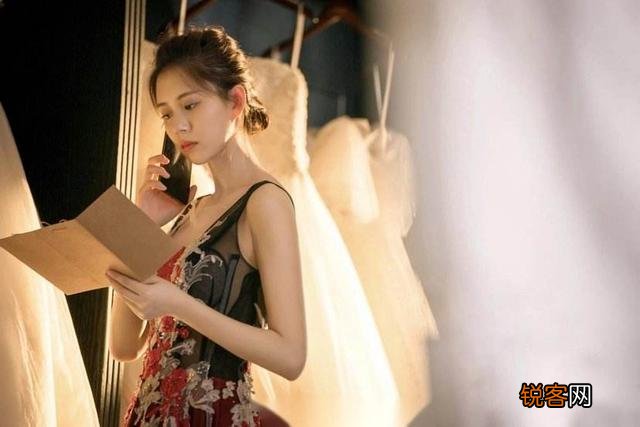 电影《半个喜剧》讲了一个怎样的故事？对此你有什么看法？